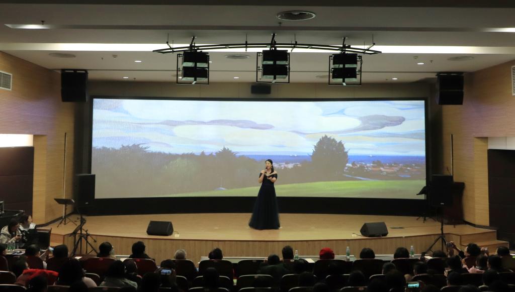 作品中大型武曲的代表作—琵琶曲《十面埋伏,演奏势如贯珠散落,急